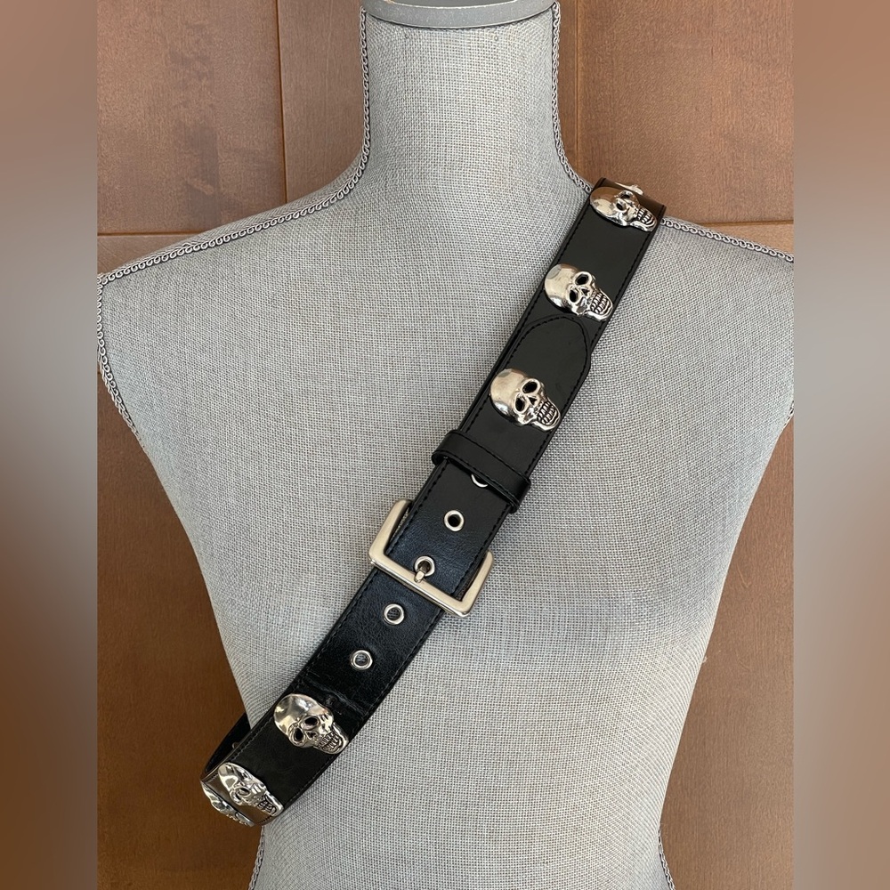 Men's Black Leather Belt with Silver Skull Embellishments, 36-40"